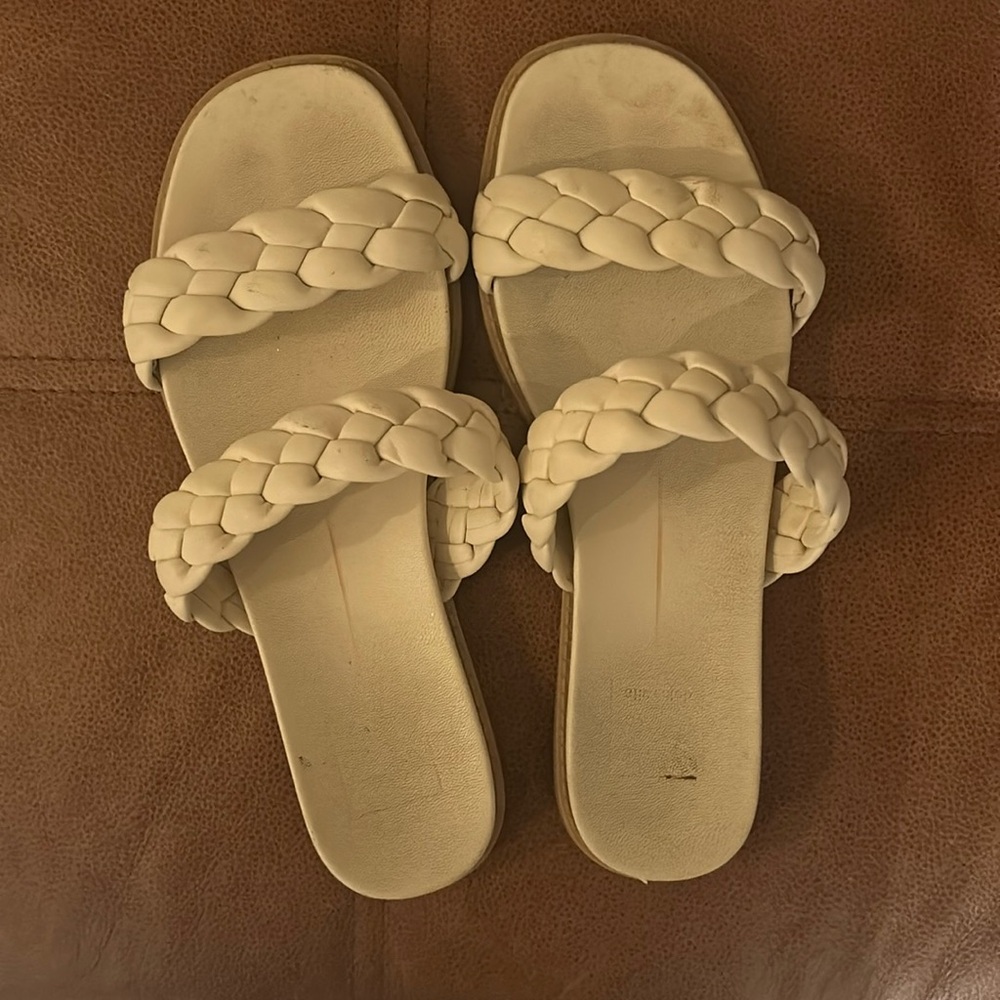 White braided women’s sandal